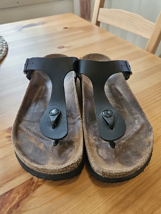 Birkenstock Shoes - Women's BIRKENSTOCK Gizeh Sandals Size 8